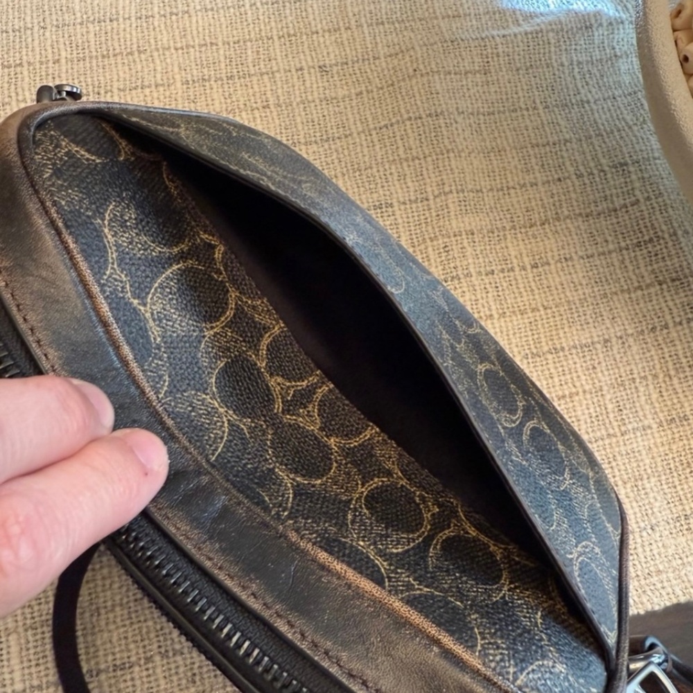 Coach Finlay in loved leather and signature canvas - Picture 7 of 10
